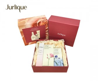 Jurlique 茱莉蔻 颜致套装 3件套(玫瑰水喷雾 100ml+玫瑰手霜 0ml+草本再生精华 30ml) Jurlique 茱莉蔻 颜致套装 3件套(玫瑰水喷雾 100ml+玫瑰手霜 0ml+草本再生精华 30ml)